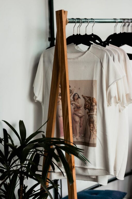 How to Create a Minimalist Bathroom Setup for a Clean, Calm Space